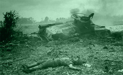 Подбитый японский танк Чи-Ха и труп японского солдата