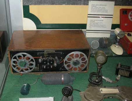 Первый советский серийный магнитофон МАГ-2 (конец 1940-х годов)