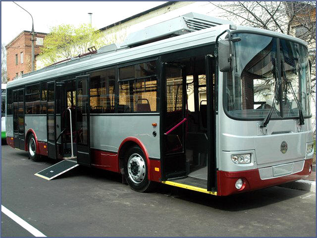 Современный отечественный автобус ЛиАЗ-6213 