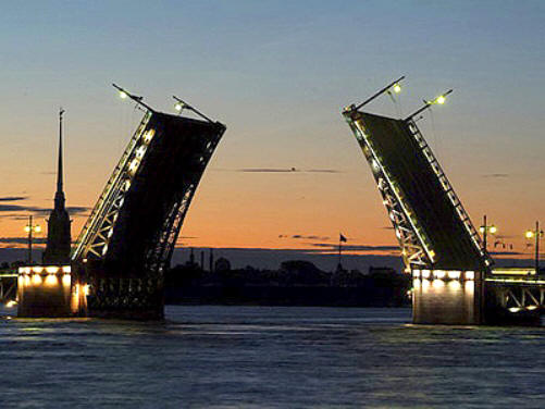 Разводной мост на Неве