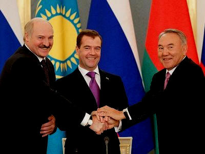 Медведев, Назарбаев, Лукашенко на подписании документа о создании единого экономического пространства