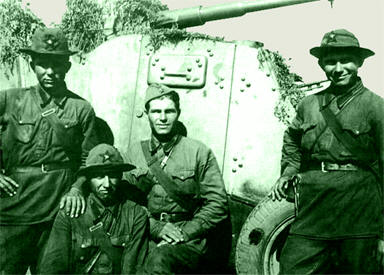 Экипаж бронеавтомобиля БА-10 П.Ф. Мороза (крайний справа). 9-я мотоброневая бригада, июль 1939 года.