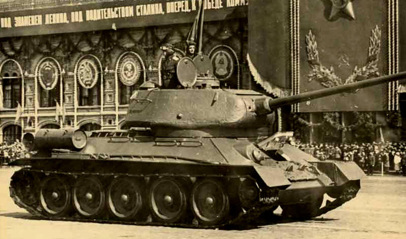 Т-34 на параде в 1946 году