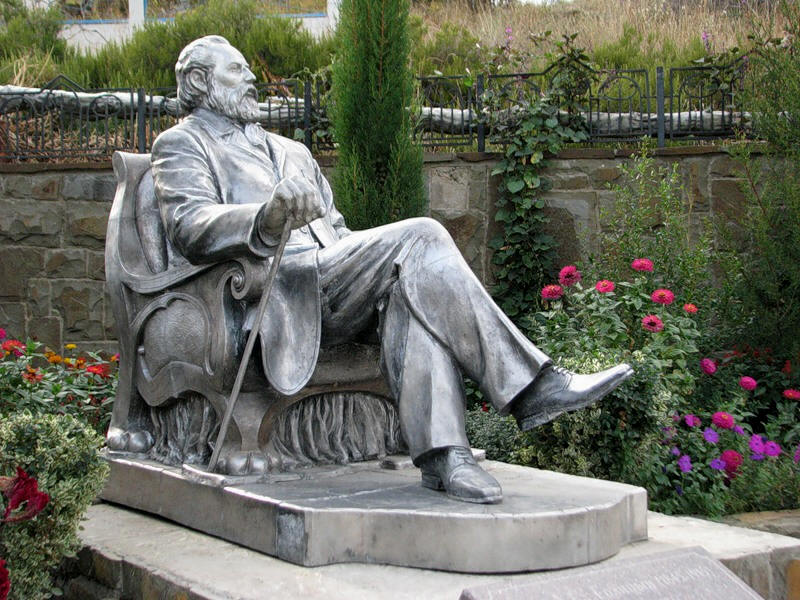 Памятник князю Голицыну