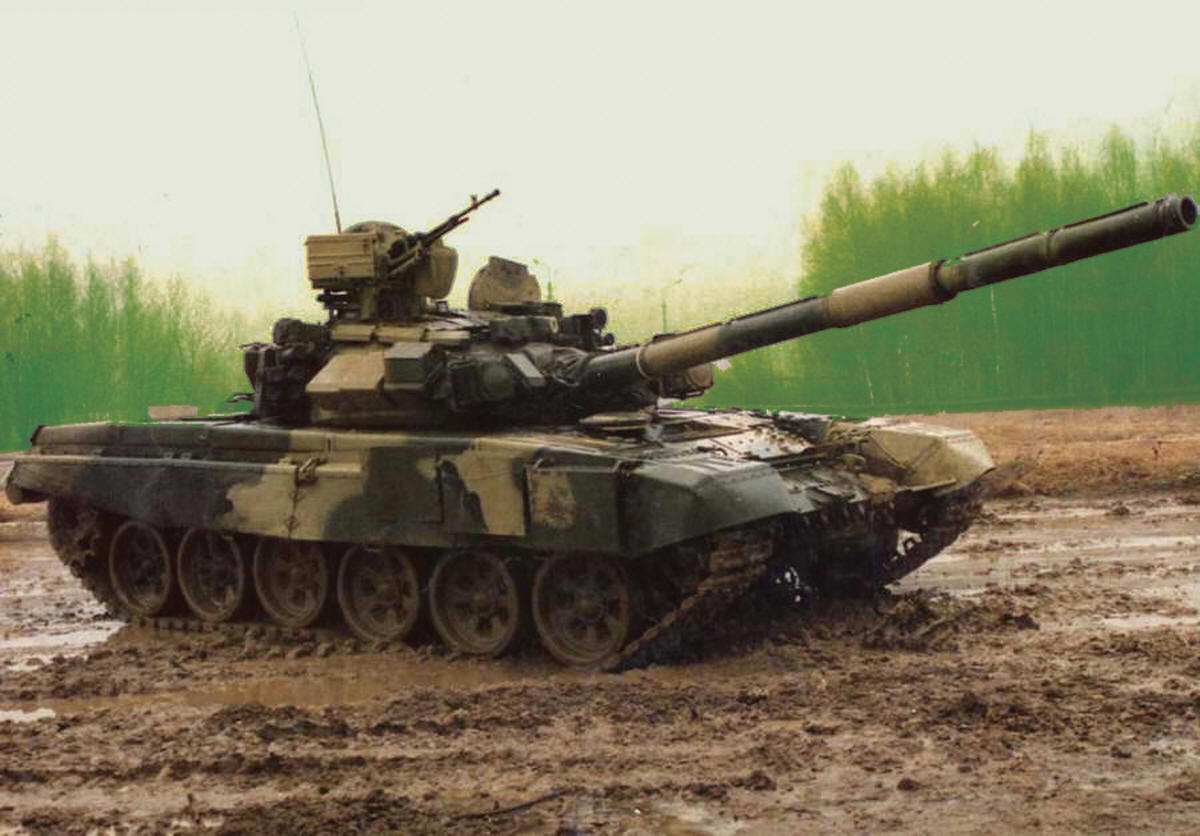 Т-90 месит грязь